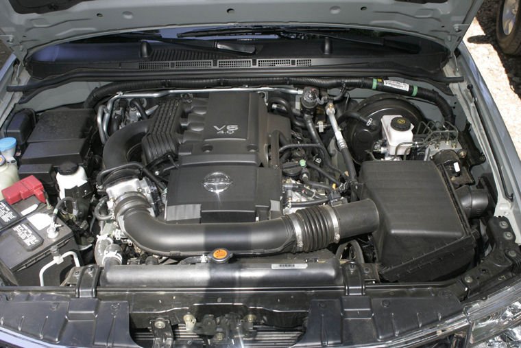 2005 Nissan Pathfinder SE 4.0L V6 Engine Picture
